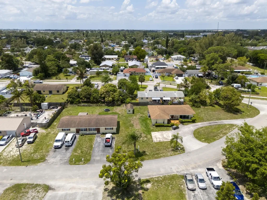 1675 E Breezy Lane West Palm Beach FL 33417