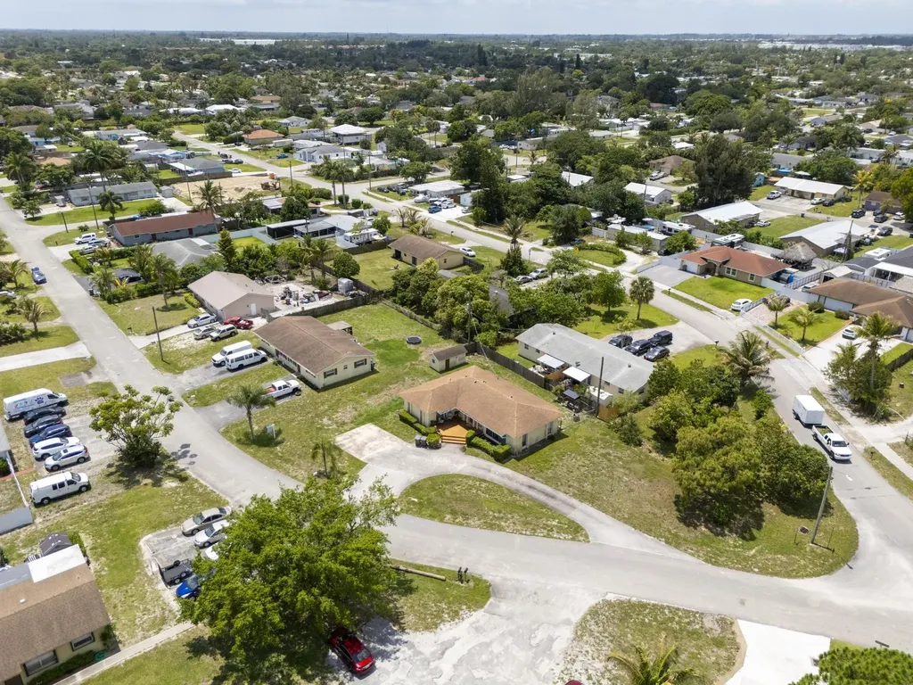 1675 E Breezy Lane West Palm Beach FL 33417