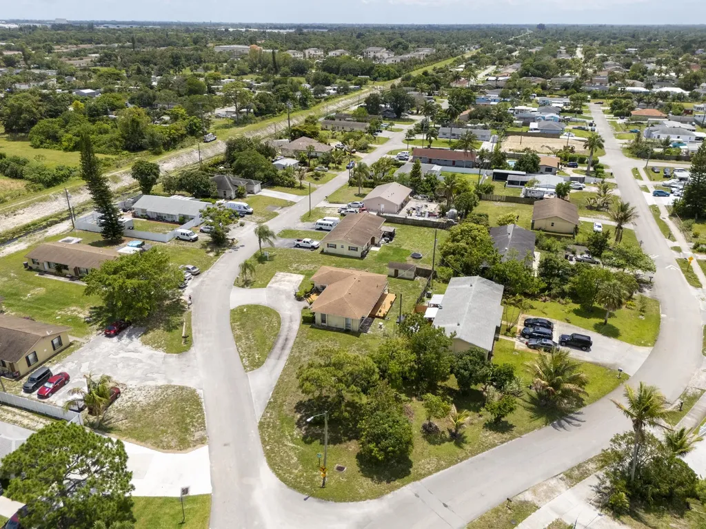 1675 E Breezy Lane West Palm Beach FL 33417