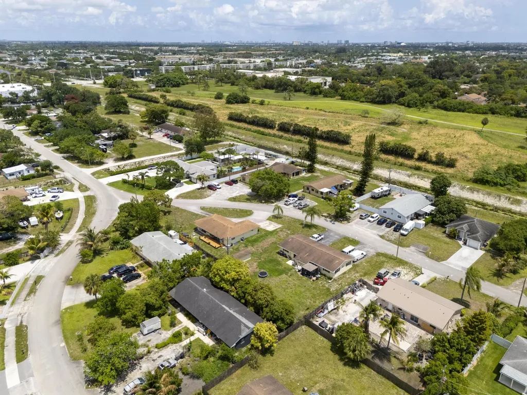 1675 E Breezy Lane West Palm Beach FL 33417