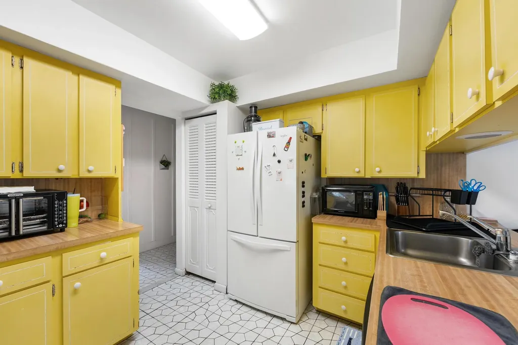 1675 E Breezy Lane West Palm Beach FL 33417