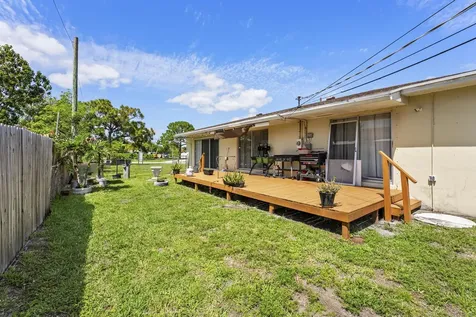 1675 E Breezy Lane West Palm Beach FL 33417
