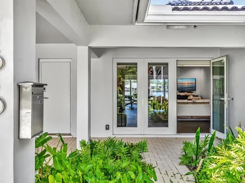 1640 NE 43rd Street Oakland Park FL 33334