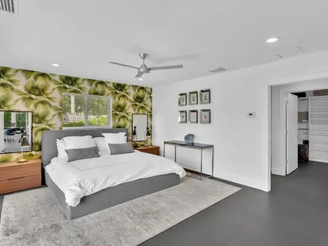1640 NE 43rd Street Oakland Park FL 33334