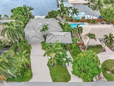 1640 NE 43rd Street Oakland Park FL 33334