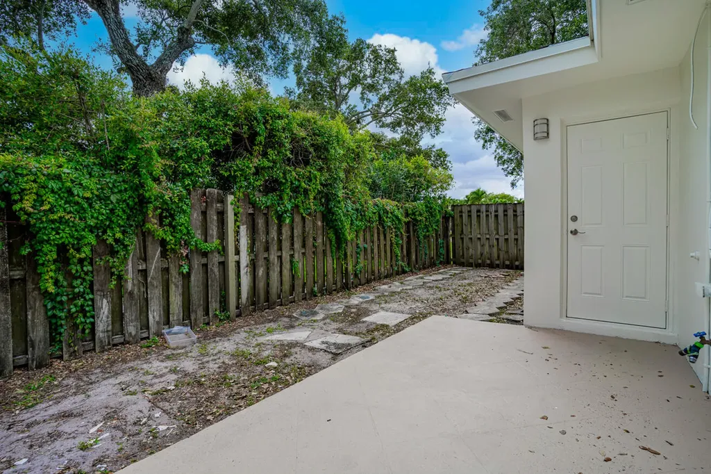 276 SW 7th Avenue Boca Raton FL 33486