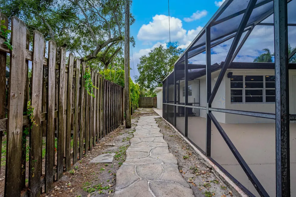 276 SW 7th Avenue Boca Raton FL 33486