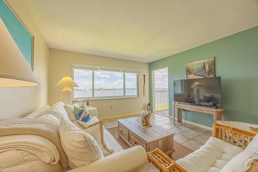 1516 S Lakeside Drive Lake Worth Beach FL 33460