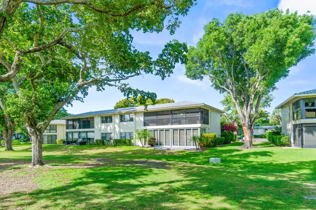 5 Westgate Lane Boynton Beach FL 33436