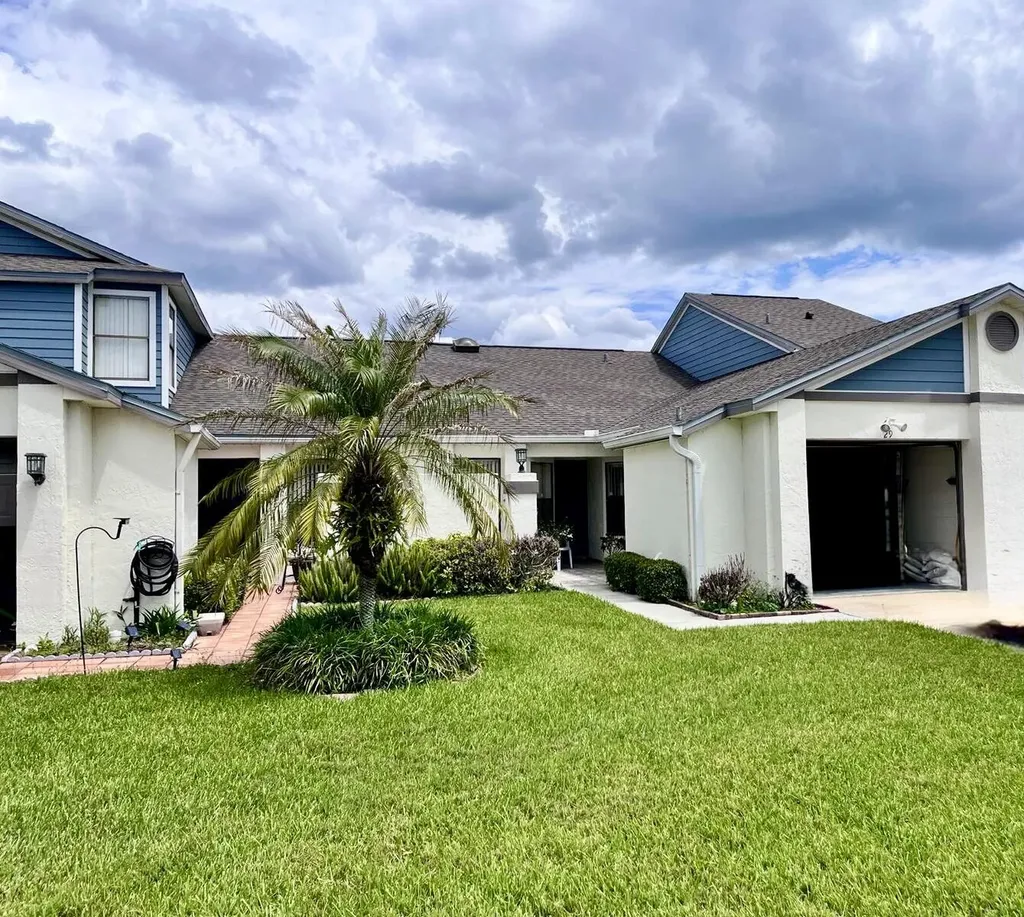 29 Lakepointe Circle Kissimmee FL 34743