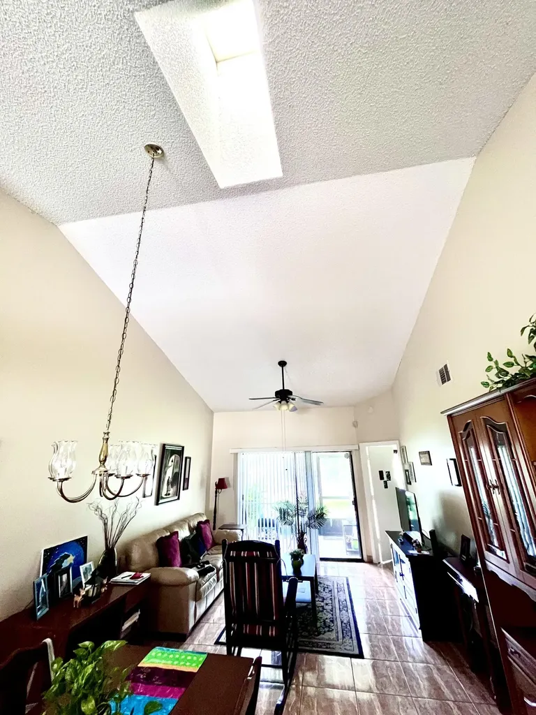 29 Lakepointe Circle Kissimmee FL 34743