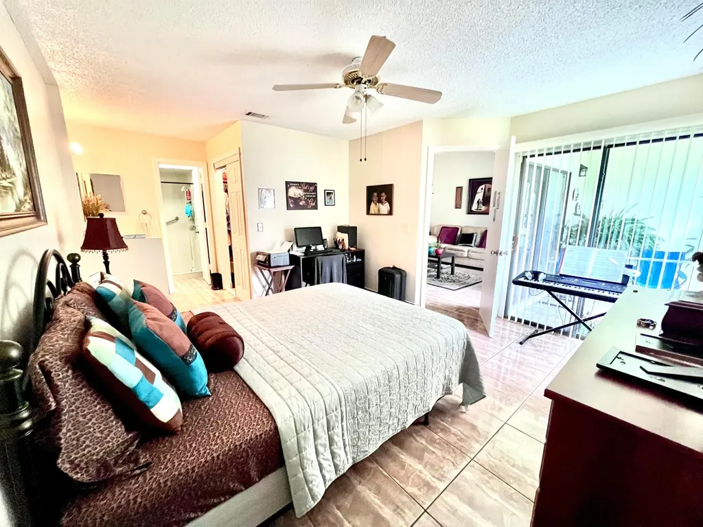 29 Lakepointe Circle Kissimmee FL 34743