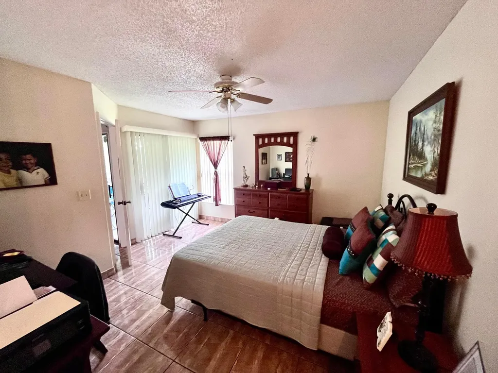 29 Lakepointe Circle Kissimmee FL 34743