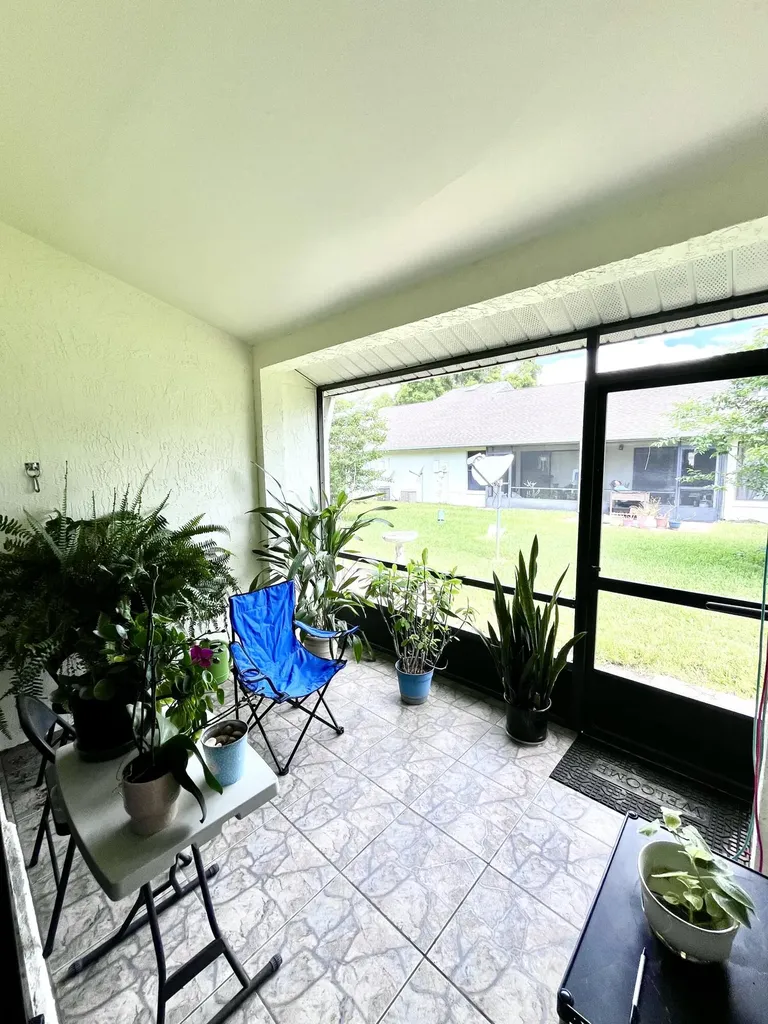 29 Lakepointe Circle Kissimmee FL 34743