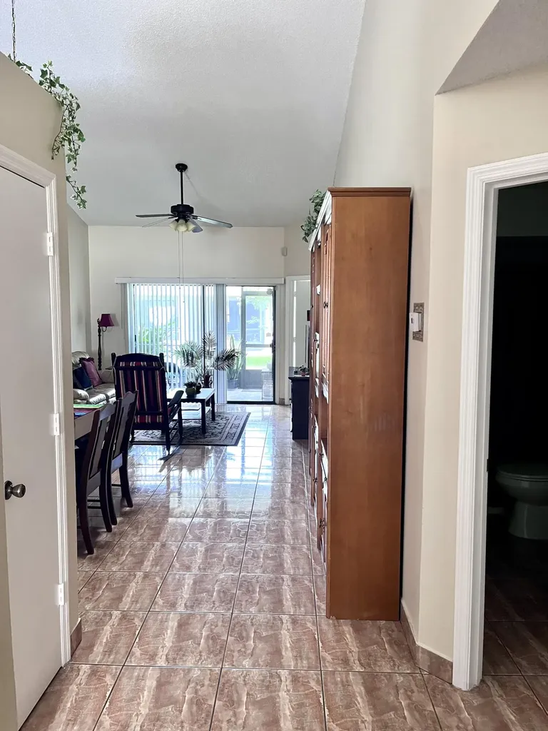 29 Lakepointe Circle Kissimmee FL 34743