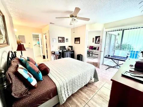 29 Lakepointe Circle Kissimmee FL 34743
