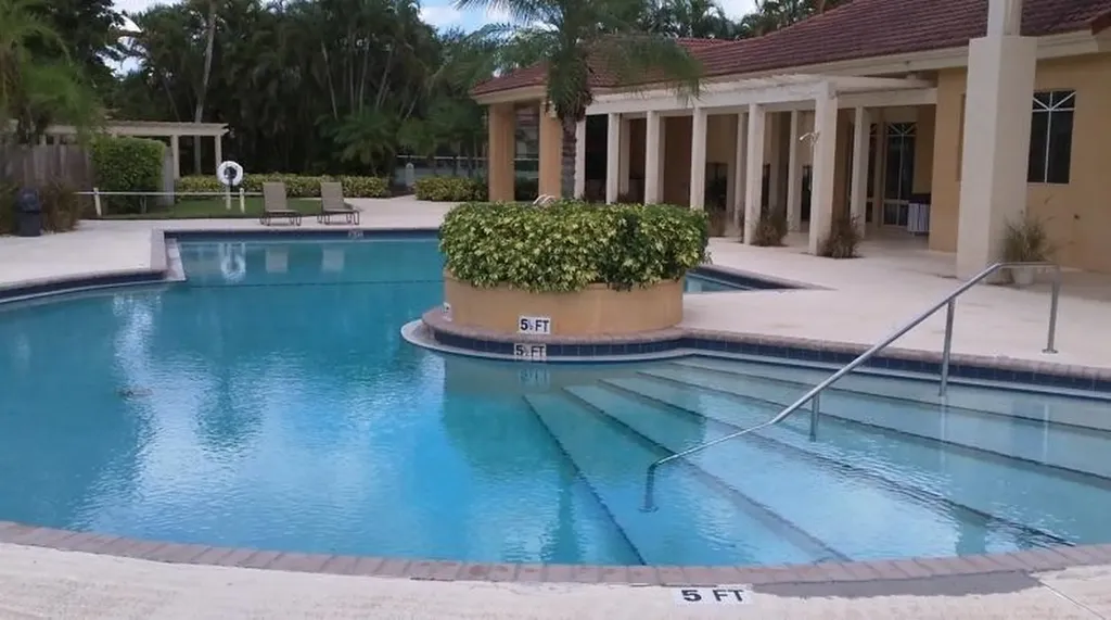 4823 Via Palm Lakes West Palm Beach FL 33417