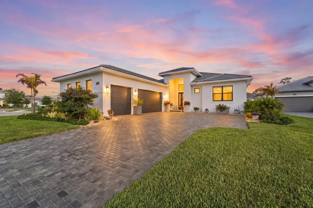 2044 SE Mosaic Boulevard Port St Lucie FL 34984