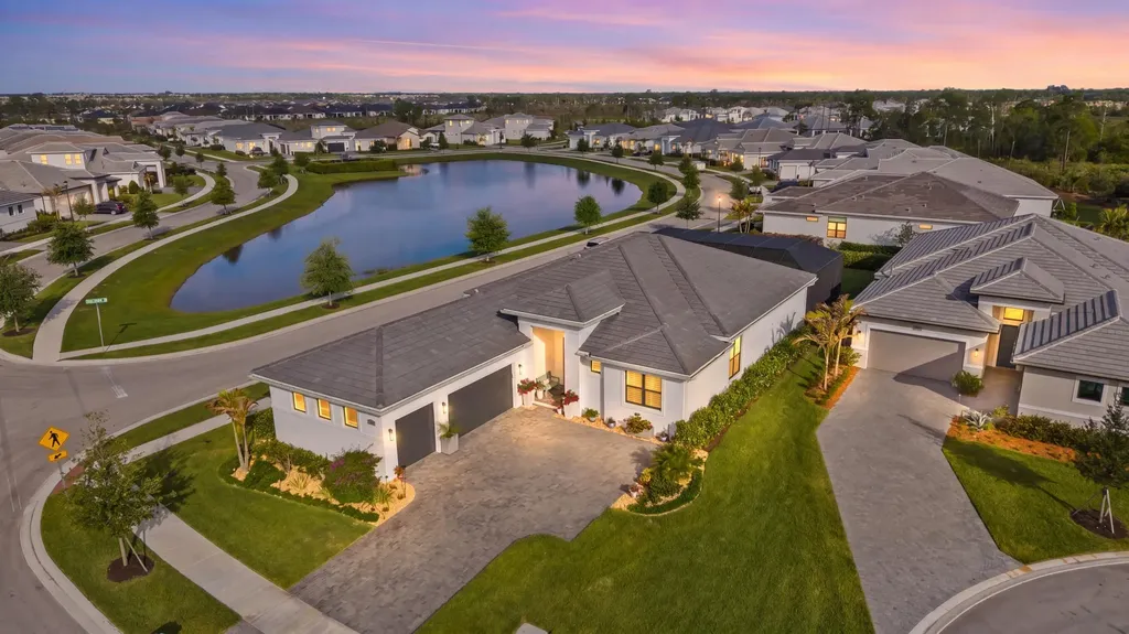 2044 SE Mosaic Boulevard Port St Lucie FL 34984