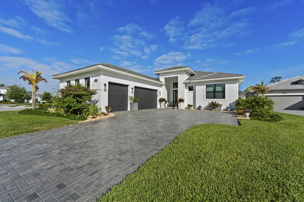 2044 SE Mosaic Boulevard Port St Lucie FL 34984