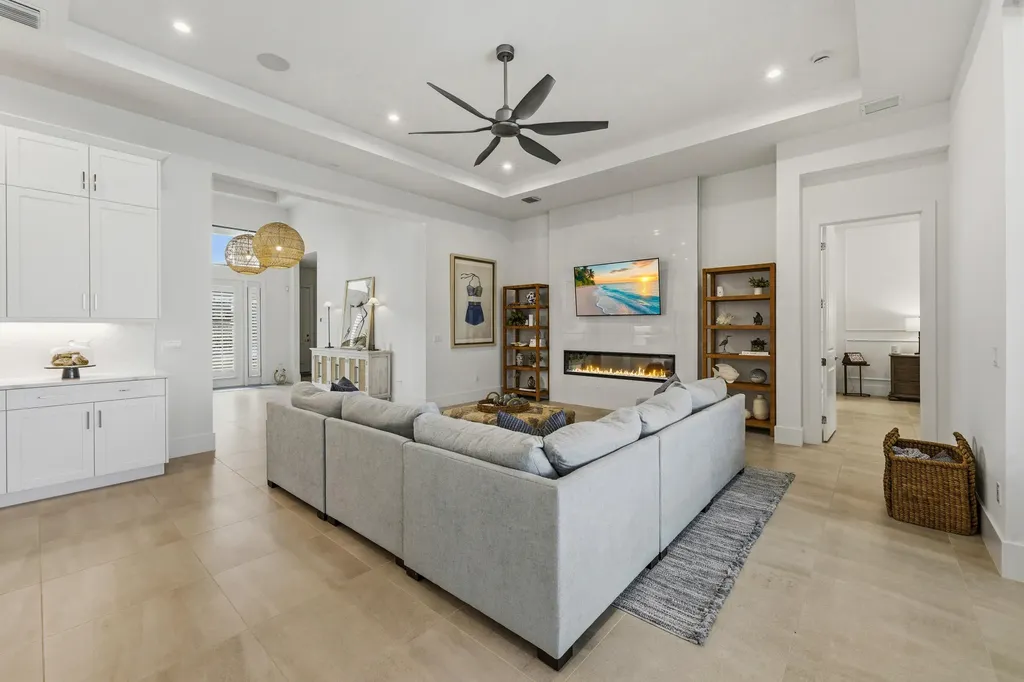 2044 SE Mosaic Boulevard Port St Lucie FL 34984