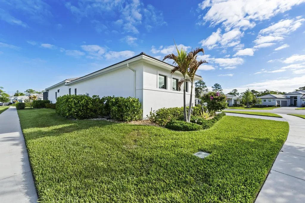 2044 SE Mosaic Boulevard Port St Lucie FL 34984