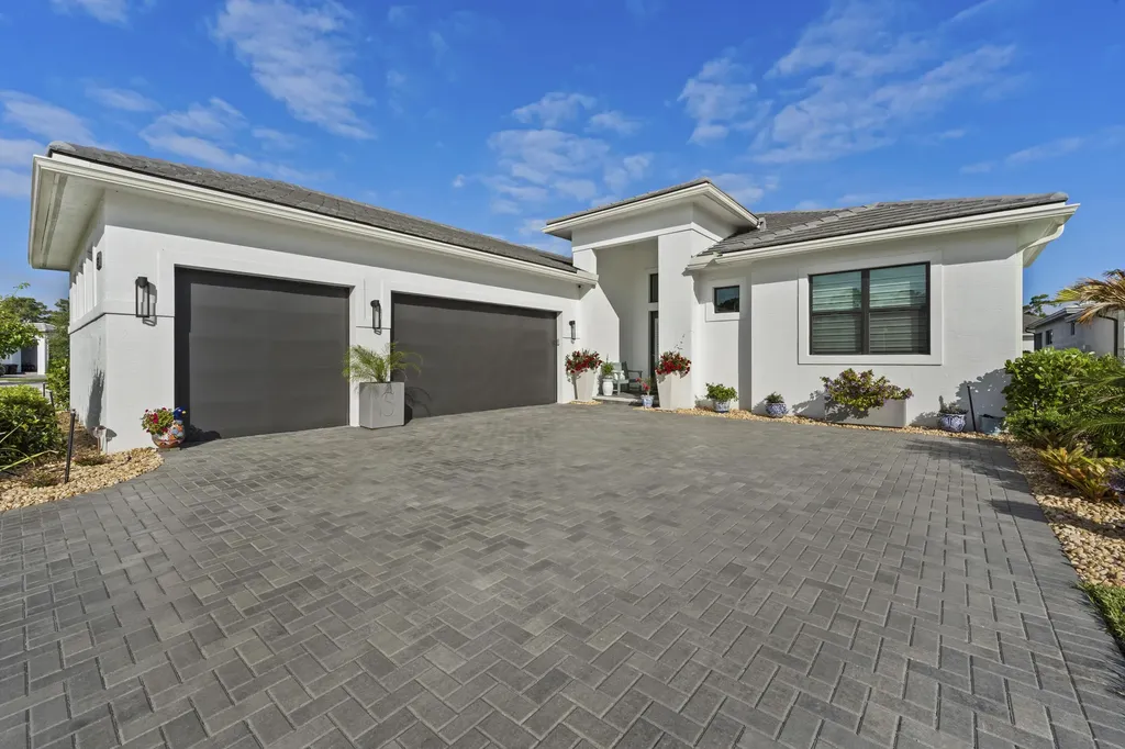 2044 SE Mosaic Boulevard Port St Lucie FL 34984