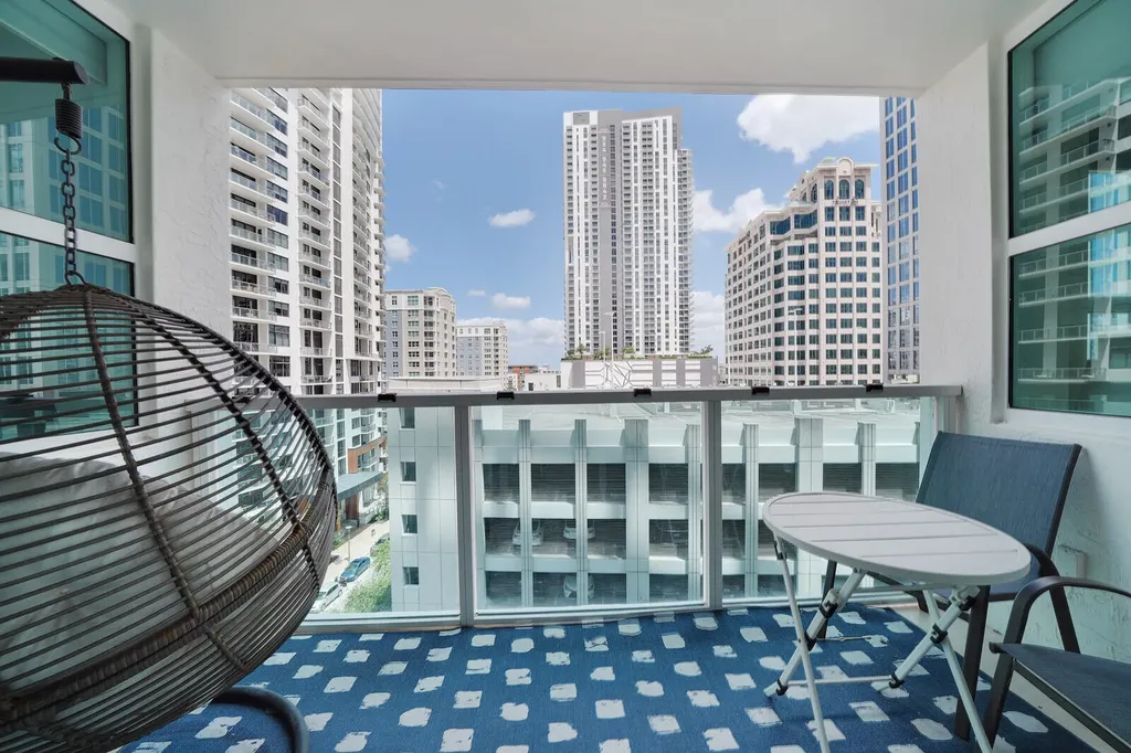 350 SE 2nd Street Fort Lauderdale FL 33301