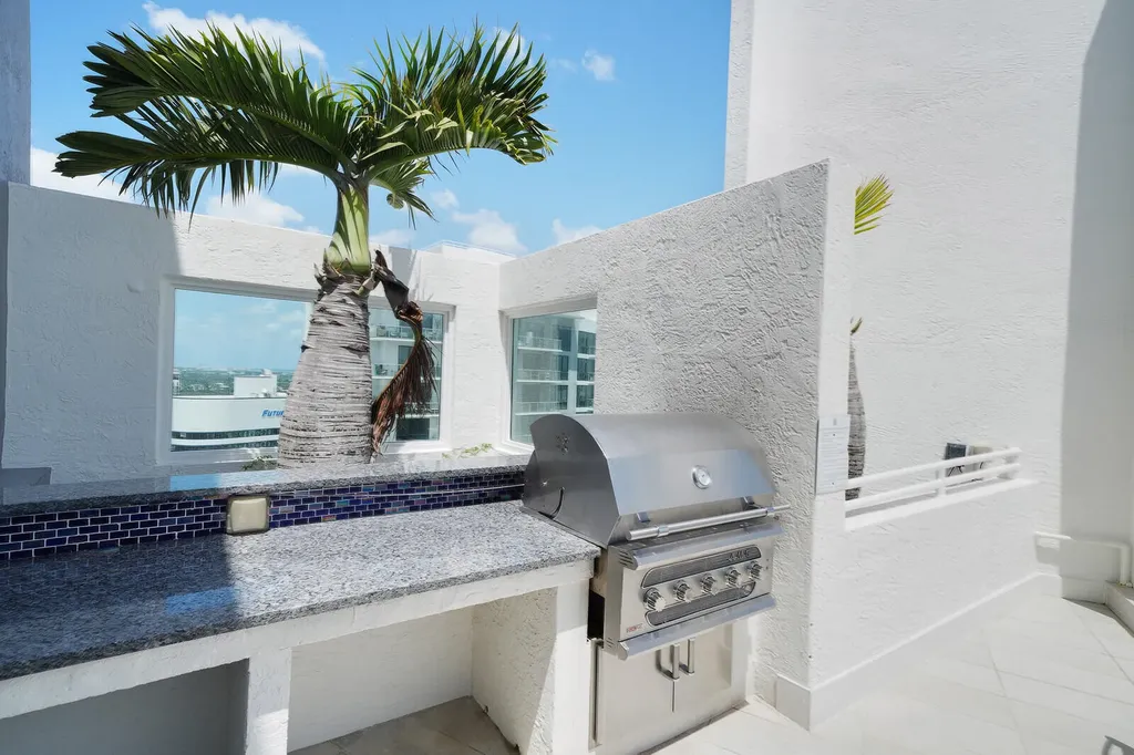 350 SE 2nd Street Fort Lauderdale FL 33301