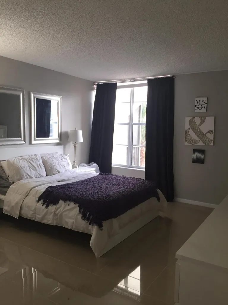 10 Royal Palm Way Boca Raton FL 33432