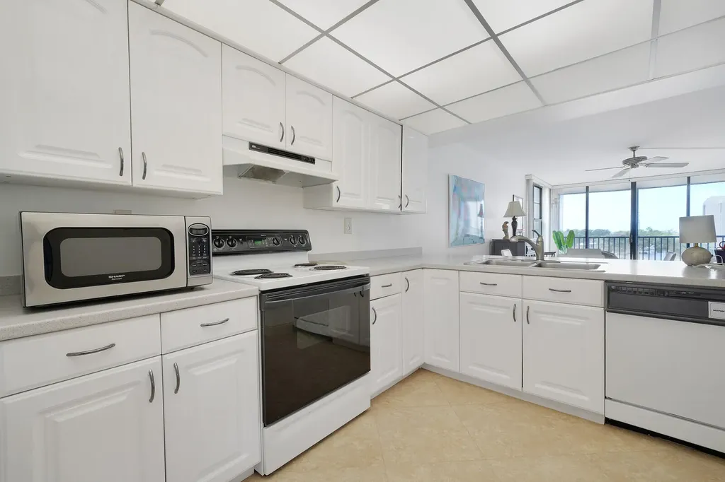 8 Royal Palm Way Boca Raton FL 33432