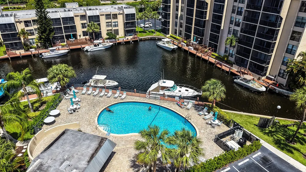 8 Royal Palm Way Boca Raton FL 33432