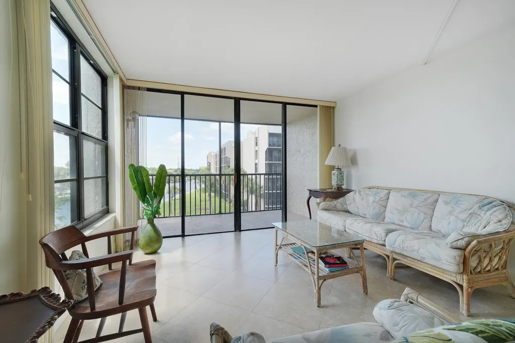 8 Royal Palm Way Boca Raton FL 33432