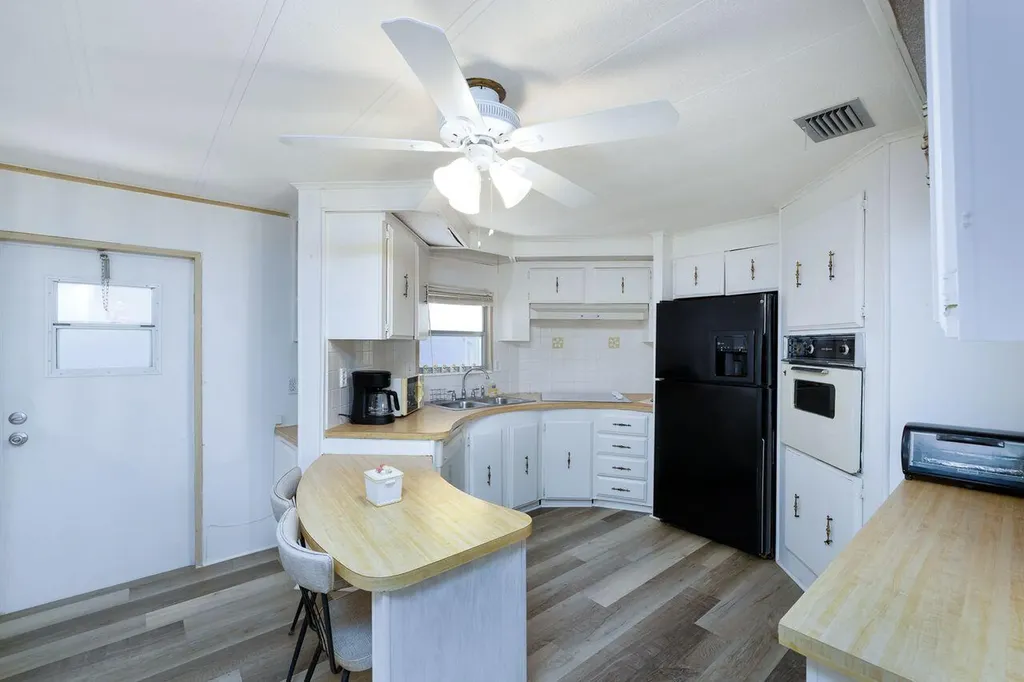 2001 N 83rd Avenue Avenue N St. Petersburg FL 33702