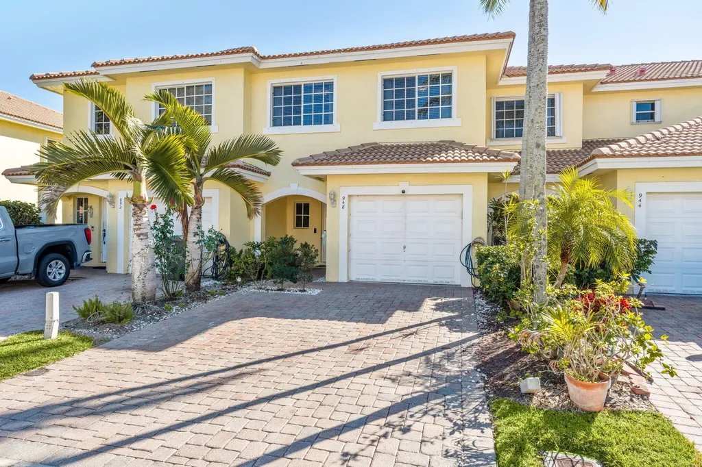 948 Imperial Lake Road West Palm Beach FL 33413