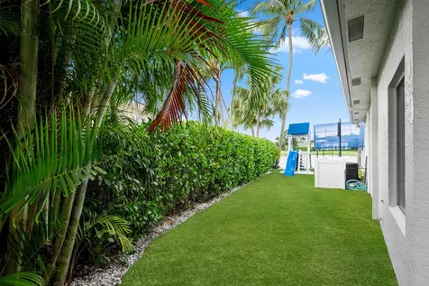 4169 Briarcliff Circle Boca Raton FL 33496