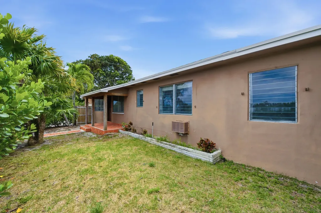 303 Cornell Drive Lake Worth Beach FL 33460