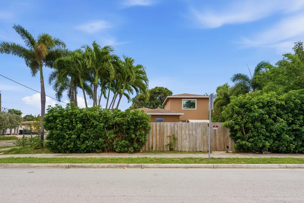 303 Cornell Drive Lake Worth Beach FL 33460