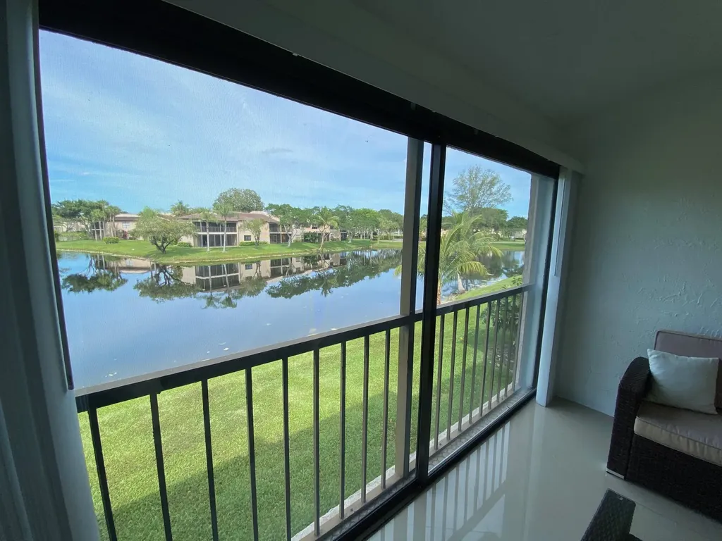 9285 Vista Del Lago Boca Raton FL 33428