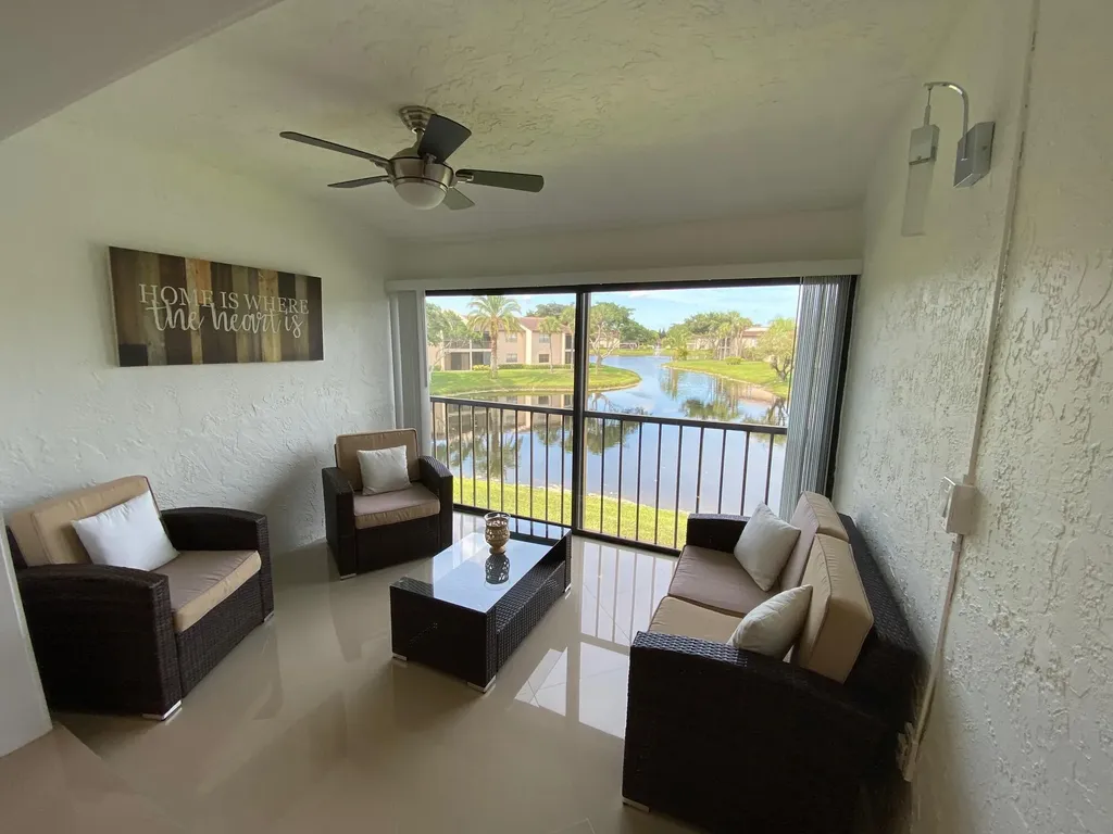 9285 Vista Del Lago Boca Raton FL 33428