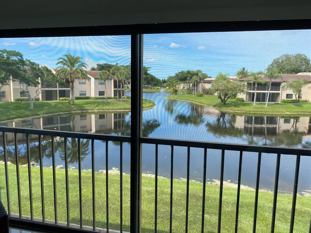 9285 Vista Del Lago Boca Raton FL 33428