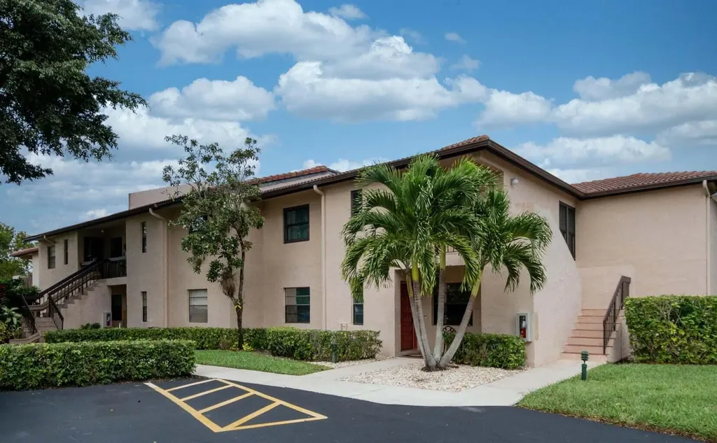 9285 Vista Del Lago Boca Raton FL 33428