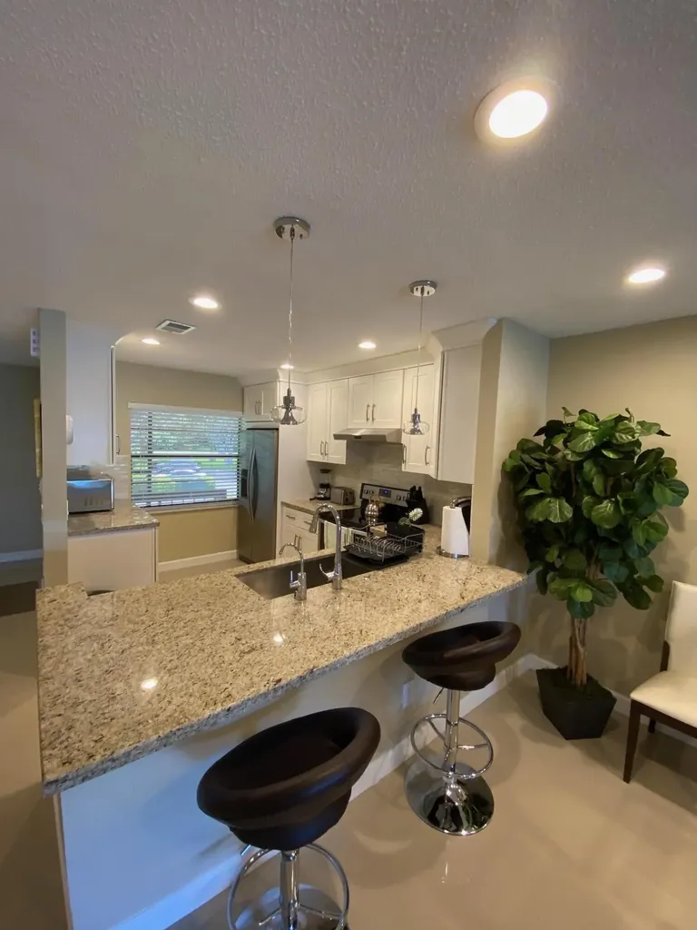 9285 Vista Del Lago Boca Raton FL 33428