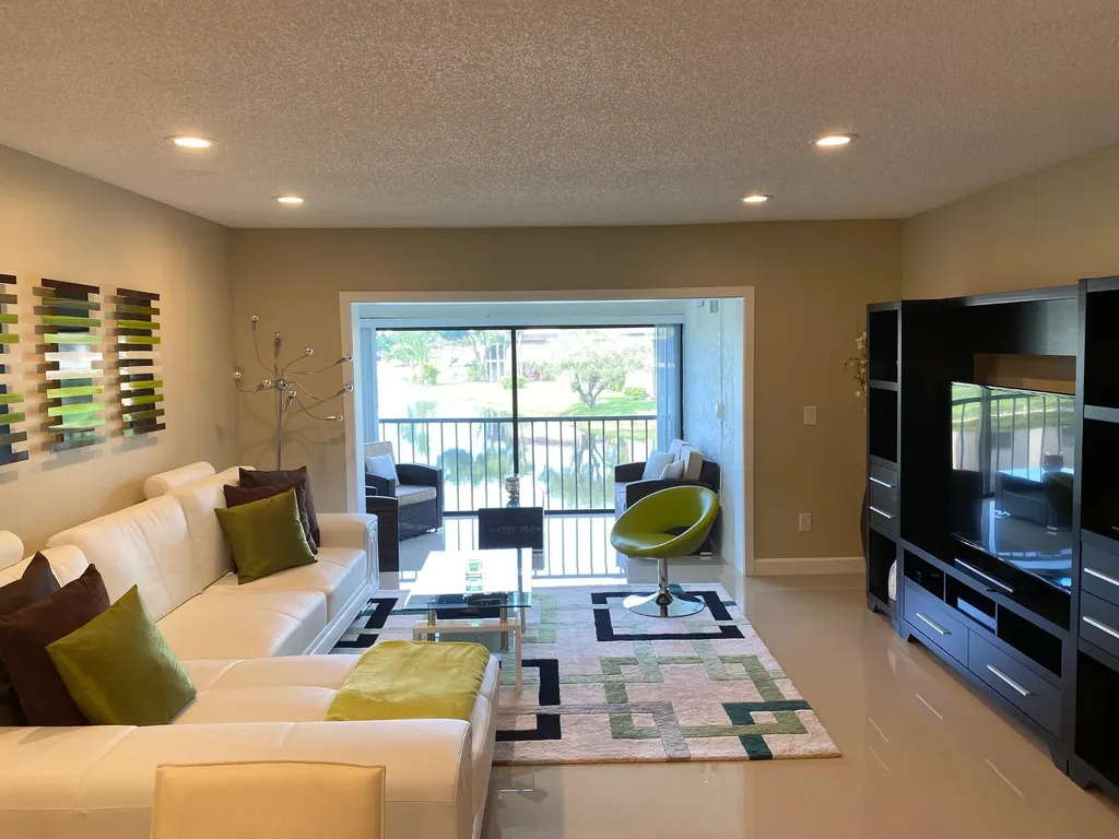 9285 Vista Del Lago Boca Raton FL 33428