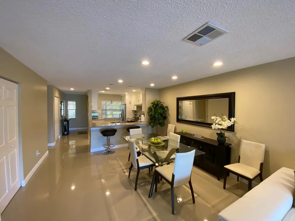9285 Vista Del Lago Boca Raton FL 33428