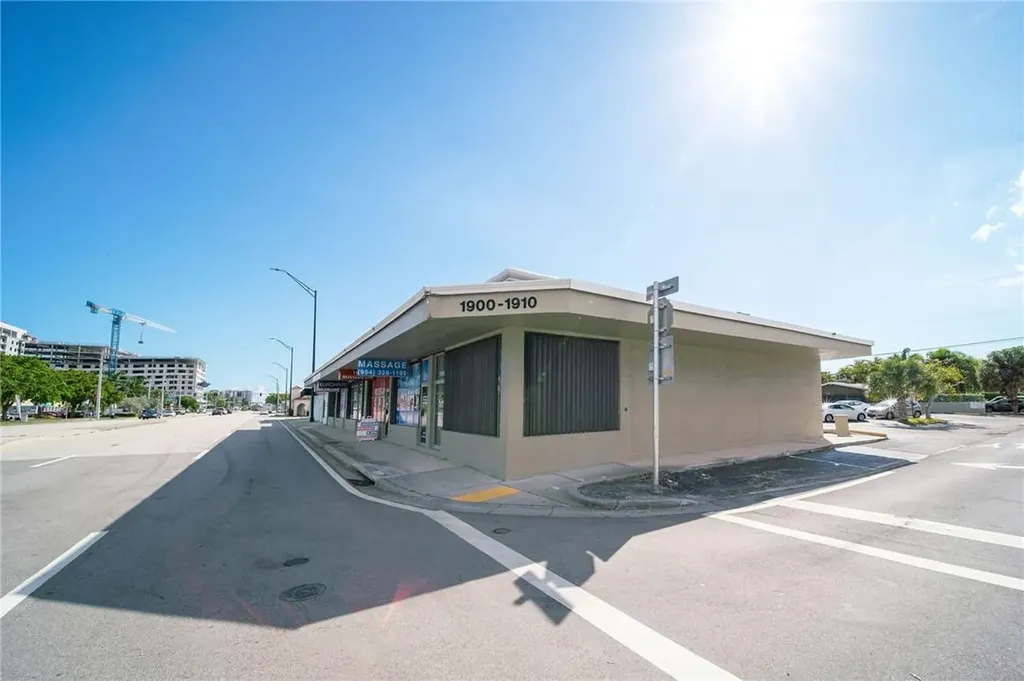 1900 E Oakland Park Boulevard Fort Lauderdale FL 33306