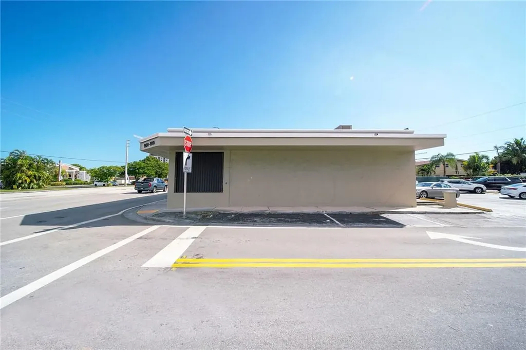 1900 E Oakland Park Boulevard Fort Lauderdale FL 33306