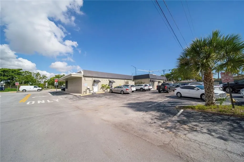 1900 E Oakland Park Boulevard Fort Lauderdale FL 33306