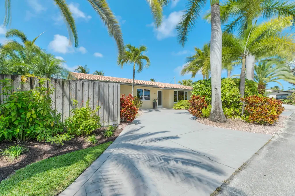 2401 NE 17th Terrace Wilton Manors FL 33305