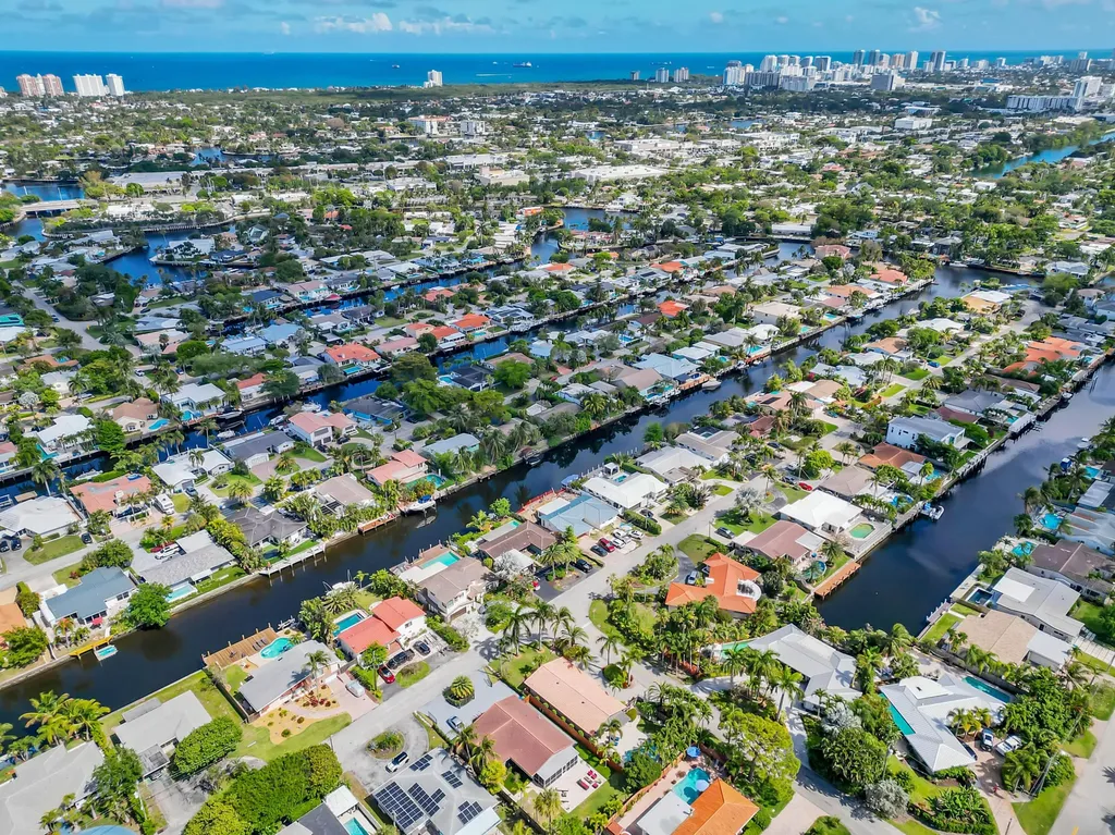 2401 NE 17th Terrace Wilton Manors FL 33305